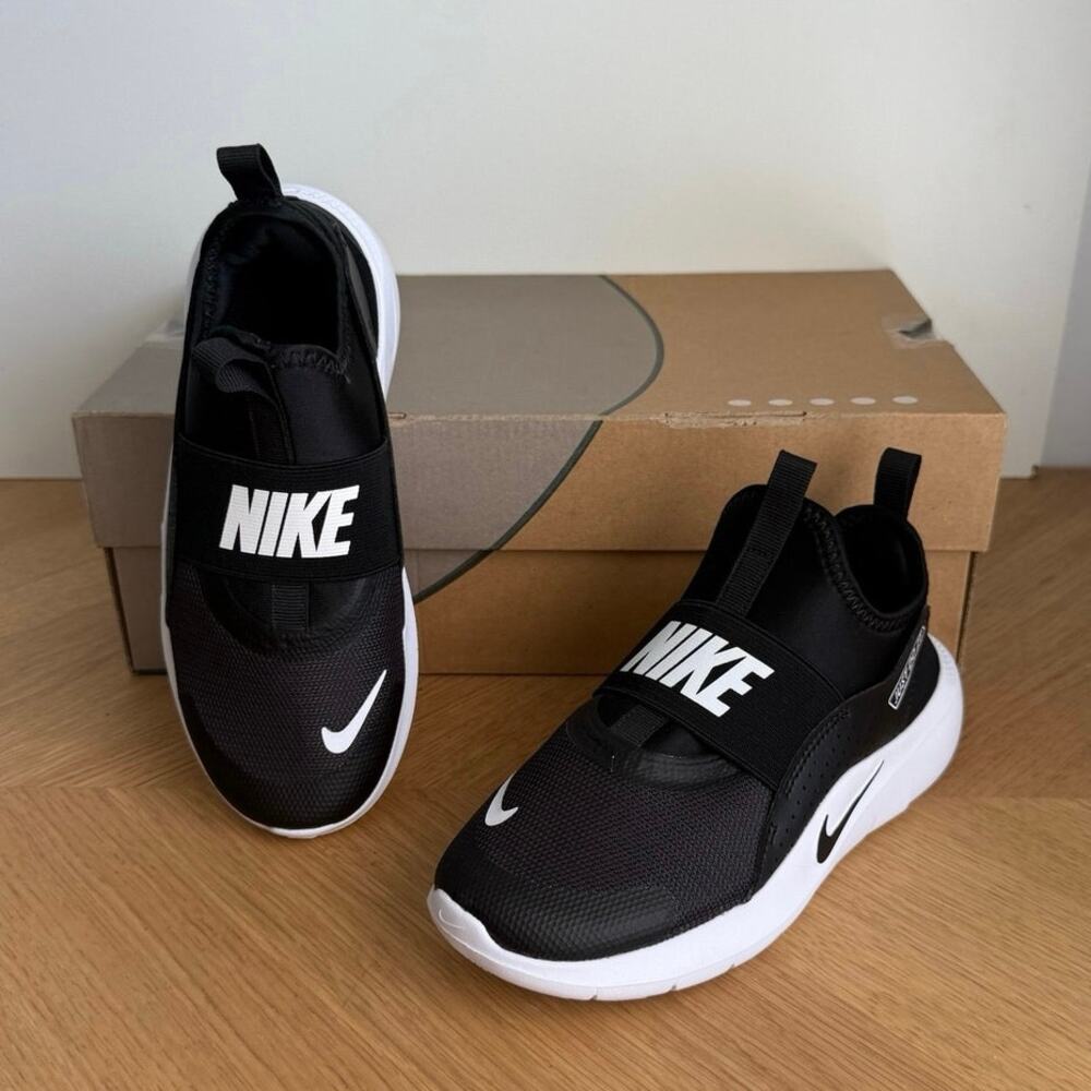 Nike Flex Runner Black/White Kids Sneakers- SZ 1 Y